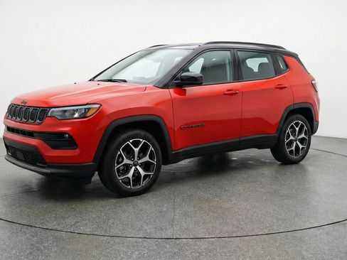 Used 2025 Jeep Compass Limited image 3