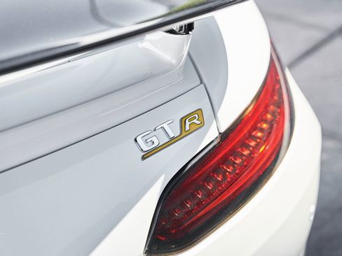 Used 2018 Mercedes-Benz AMG GT R image 16