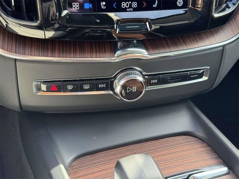 Certified 2023 Volvo XC60 B5 Plus w/ Climate Package image 27