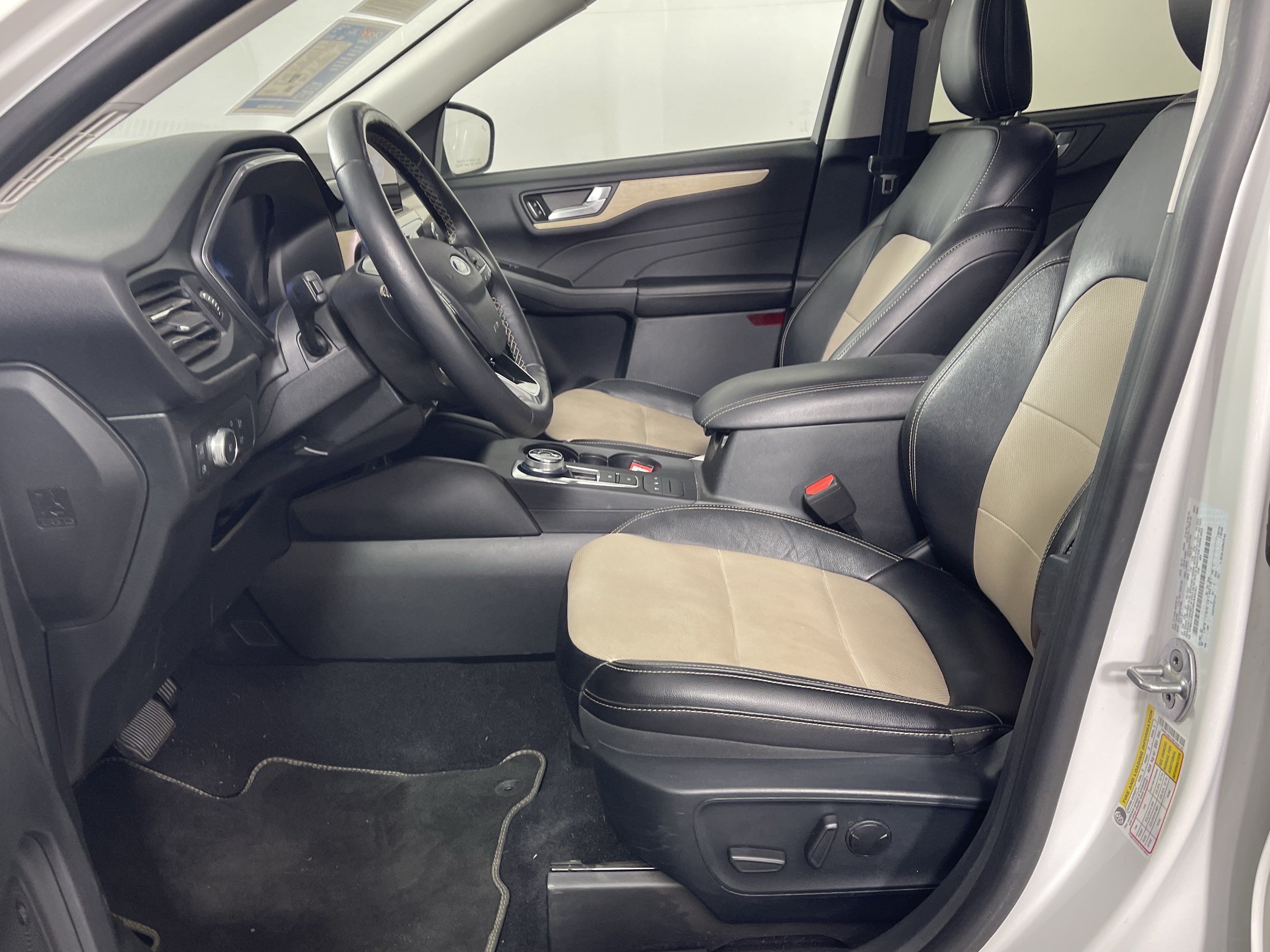 Used 2021 Ford Escape Titanium w/ Titanium Elite Package AWD/4WD image 10
