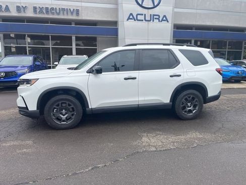 Used 2025 Honda Pilot TrailSport image 45