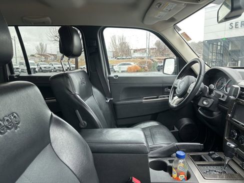 Used 2012 Jeep Liberty Limited Jet w/ Comfort/Convenience Group image 9