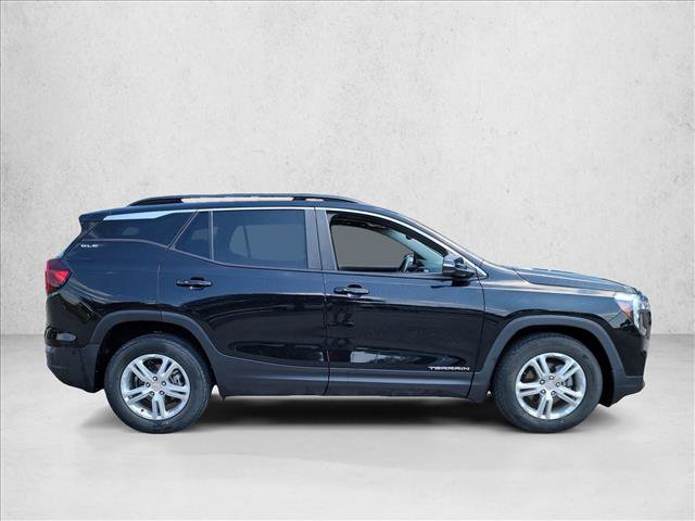 Used 2022 GMC Terrain SLE w/ Driver Convenience Package FWD image 4