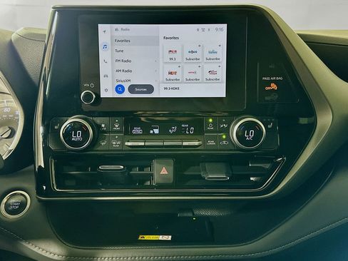 Used 2024 Toyota Highlander XLE image 14