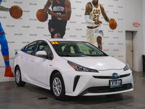 Used 2021 Toyota Prius LE FWD image 17