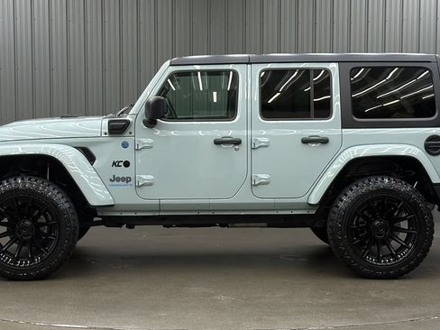 Used 2024 Jeep Wrangler Unlimited w/ Convenience Group AWD/4WD image 2