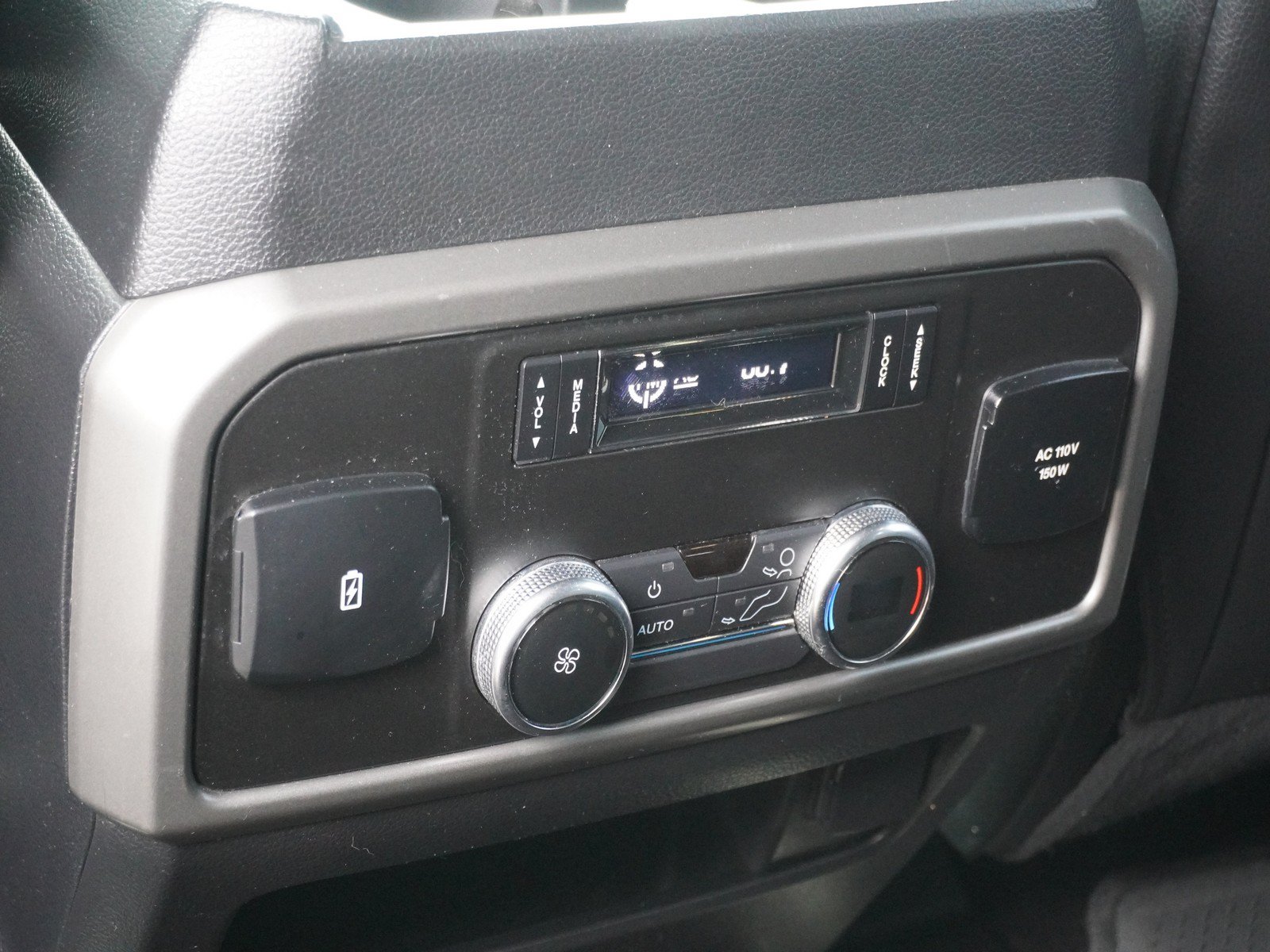 Used 2019 Ford Expedition XLT w/ Equipment Group 202A RWD image 17
