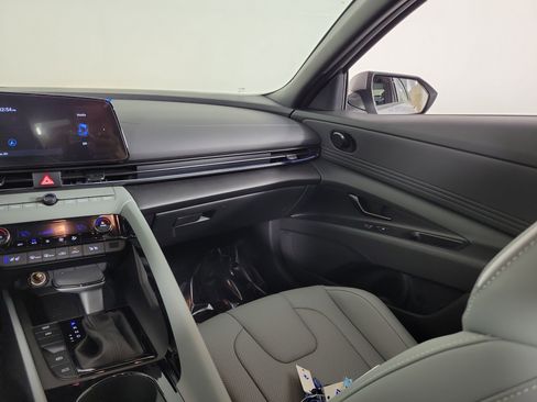 New 2025 Hyundai Elantra Limited image 7