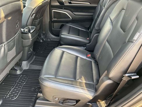 Used 2025 Kia Telluride S FWD image 11
