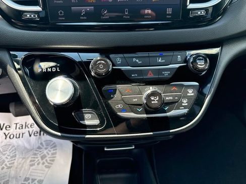 Used 2026 Chrysler Pacifica Select FWD image 17