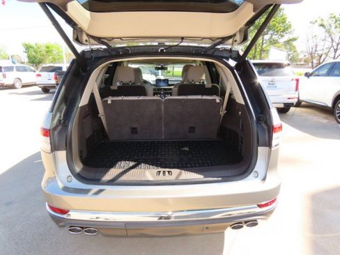 Certified 2023 Lincoln Aviator Reserve w/ Equipment Group 201A image 12