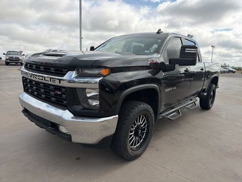 Used 2022 Chevrolet Silverado 2500 LT w/ Convenience Package image 3