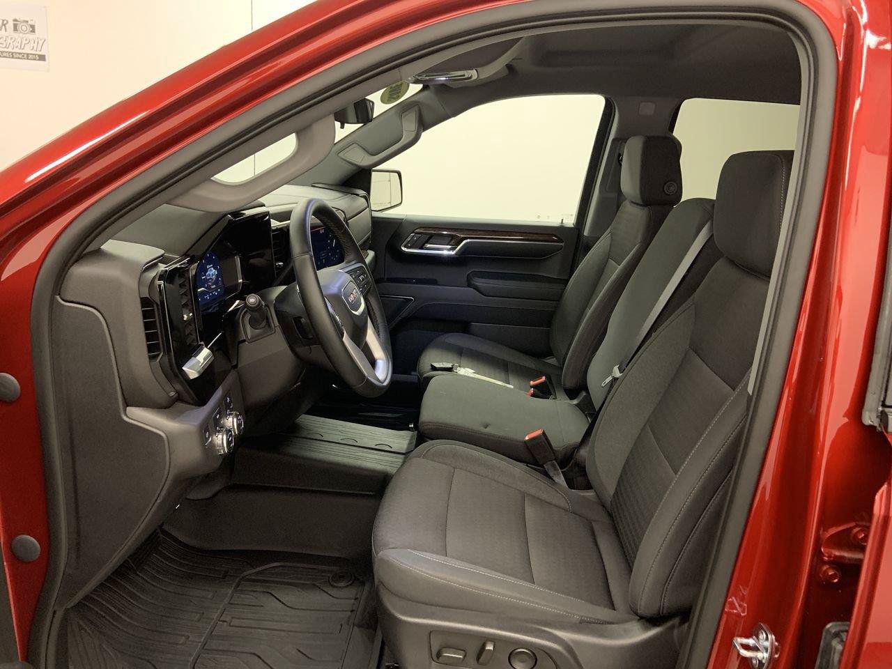 Used 2023 GMC Sierra 1500 Elevation AWD/4WD image 2