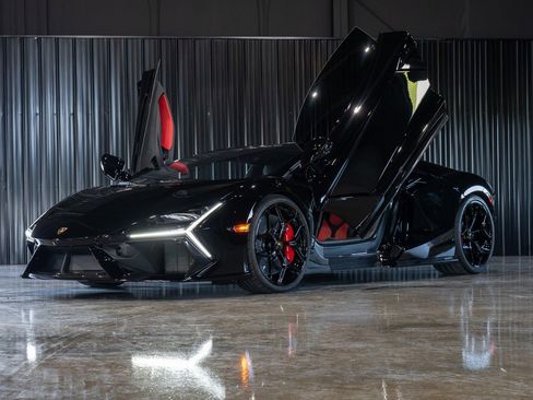 Used 2025 Lamborghini Revuelto AWD/4WD image 36