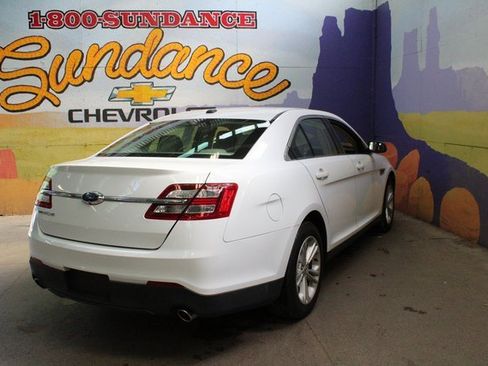 Used 2018 Ford Taurus SE image 8