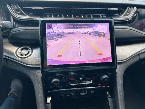 Used 2022 Jeep Grand Cherokee Limited 4xe image 22