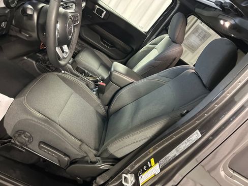 Used 2025 Jeep Wrangler Unlimited Sahara image 12