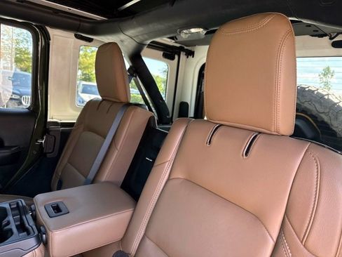 Used 2021 Jeep Wrangler Unlimited Rubicon AWD/4WD image 13