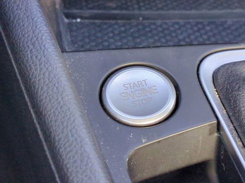 Used 2025 Volkswagen Jetta SE image 34