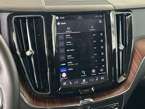 Certified 2023 Volvo XC60 B5 Plus AWD/4WD image 17