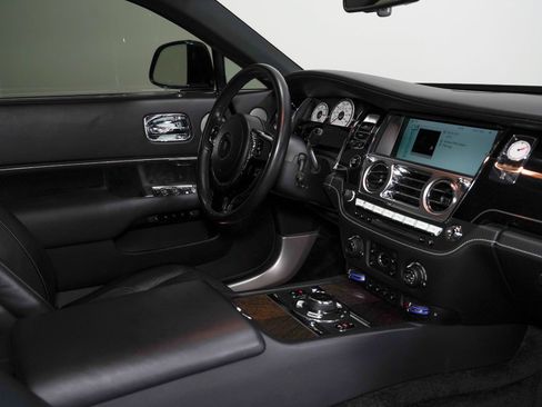 Used 2017 Rolls-Royce Wraith RWD image 29
