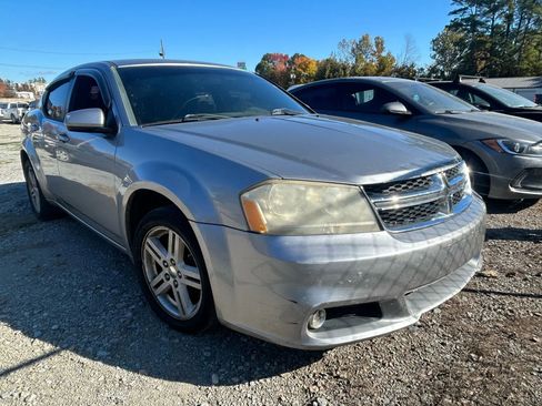 Used 2013 Dodge Avenger SXT image 3