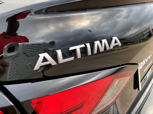 Certified 2025 Nissan Altima 2.5 S FWD image 10