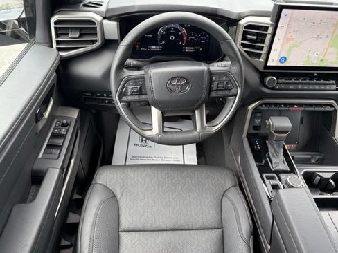 Used 2025 Toyota Tundra Limited AWD/4WD image 38