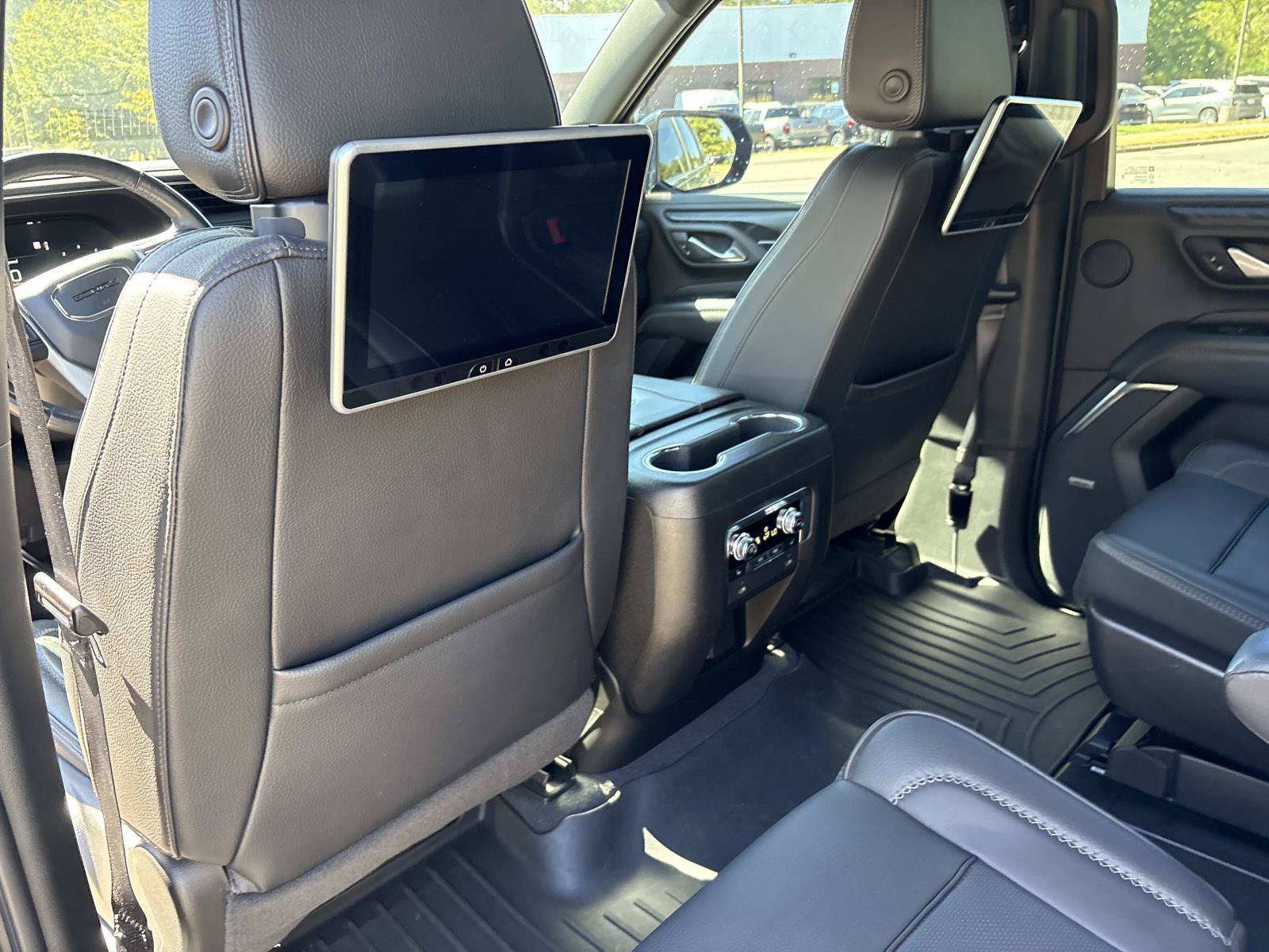 Used 2022 GMC Yukon Denali AWD/4WD image 32
