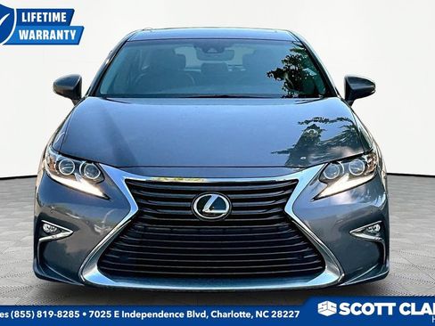 Used 2017 Lexus ES 350 w/ Luxury Package FWD image 2