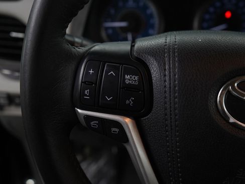 Used 2017 Toyota Sienna XLE image 18