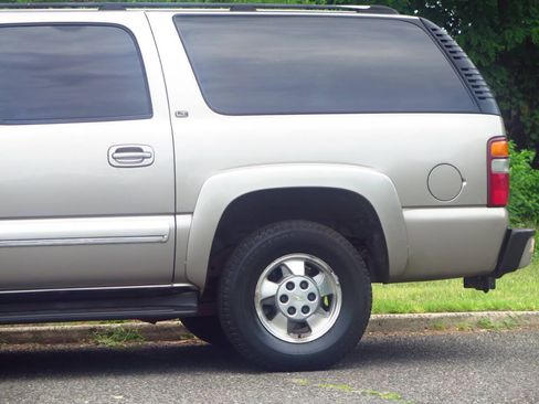Used 2002 Chevrolet Suburban LT AWD/4WD image 29