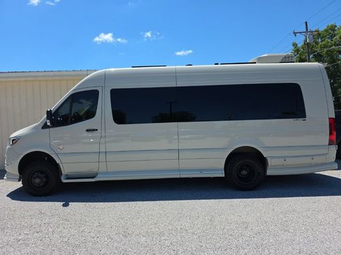 Used 2024 Mercedes-Benz Sprinter 3500 image 15