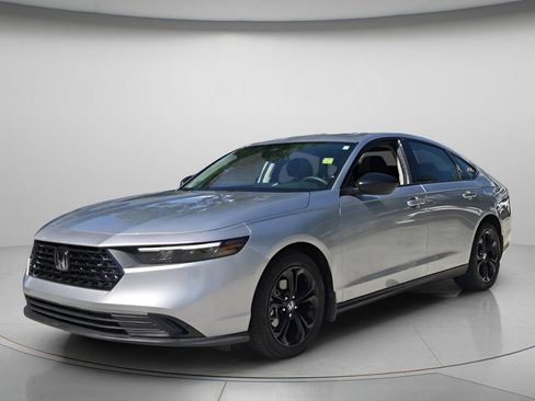 Certified 2025 Honda Accord SE image 9