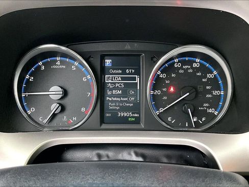 Used 2017 Toyota RAV4 Limited image 27