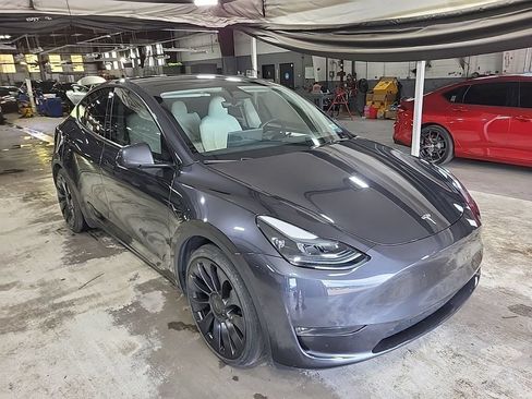 Used 2025 Tesla Model Y Performance AWD/4WD image 2