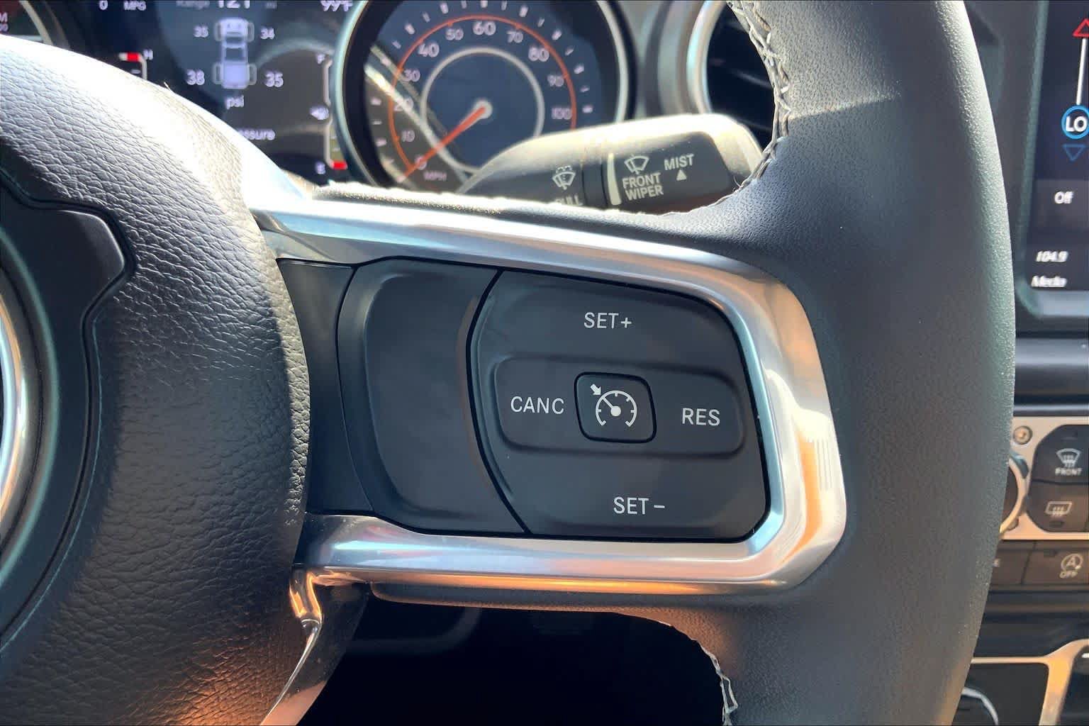 Used 2023 Jeep Gladiator Rubicon w/ Cold Weather Group AWD/4WD image 25