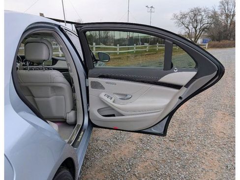 Used 2016 Mercedes-Benz S 550 4MATIC Sedan w/ Premium Package image 12