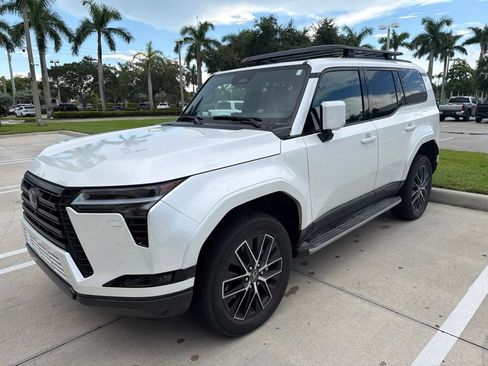 Used 2025 Lexus GX 550 w/ Accessory Package (Z1) AWD/4WD image 9