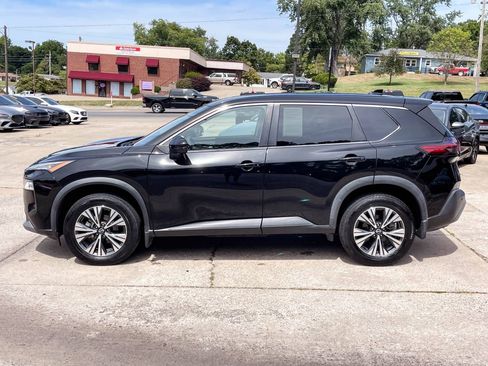 Used 2022 Nissan Rogue SV image 3