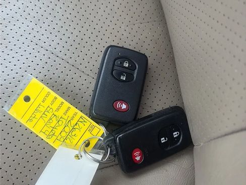 Used 2009 Toyota RAV4 Limited AWD/4WD image 53