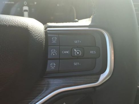Certified 2024 Jeep Wagoneer Series II AWD/4WD image 29