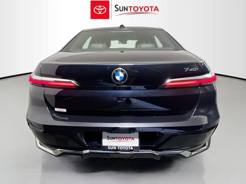 Used 2024 BMW 740i image 5