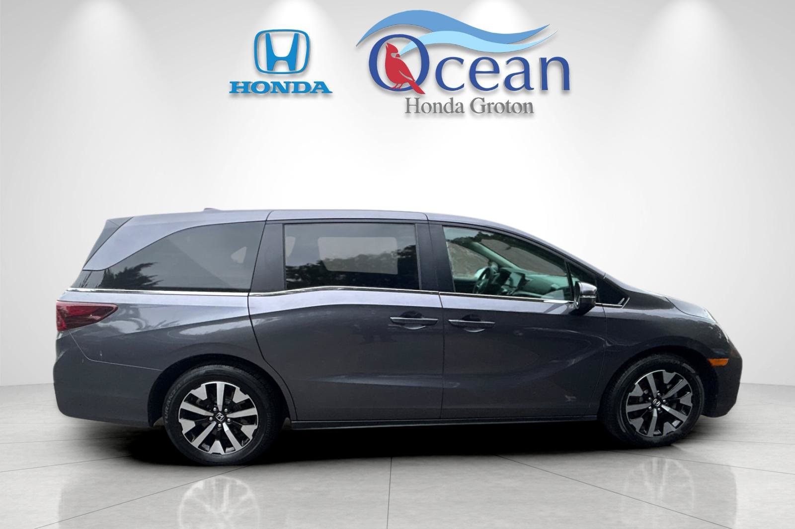 Used 2025 Honda Odyssey EX-L image 2