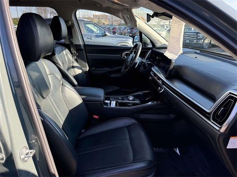 Used 2025 Kia Sorento EX image 14