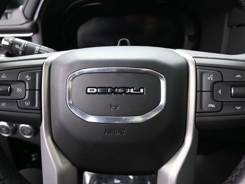 Used 2023 GMC Yukon Denali w/ Advanced Technology Package image 17