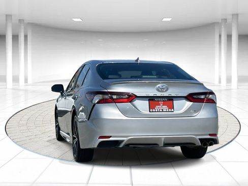 Used 2023 Toyota Camry SE image 3
