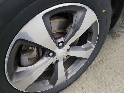 Used 2020 Jeep Cherokee Limited image 31