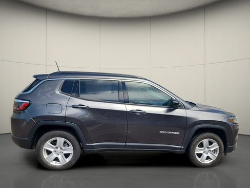 Used 2022 Jeep Compass Latitude AWD/4WD image 8