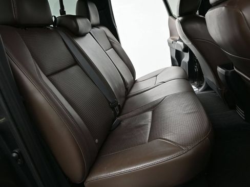 Used 2016 Toyota Tacoma Limited RWD image 9